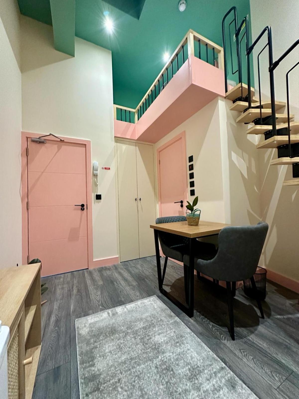 Cozy En-suite Loft In Trendy Local