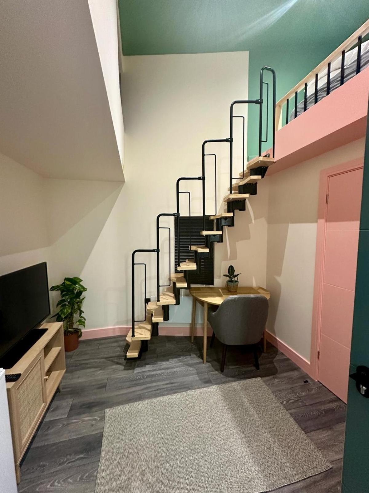 Cozy En-suite Loft In Trendy Local *