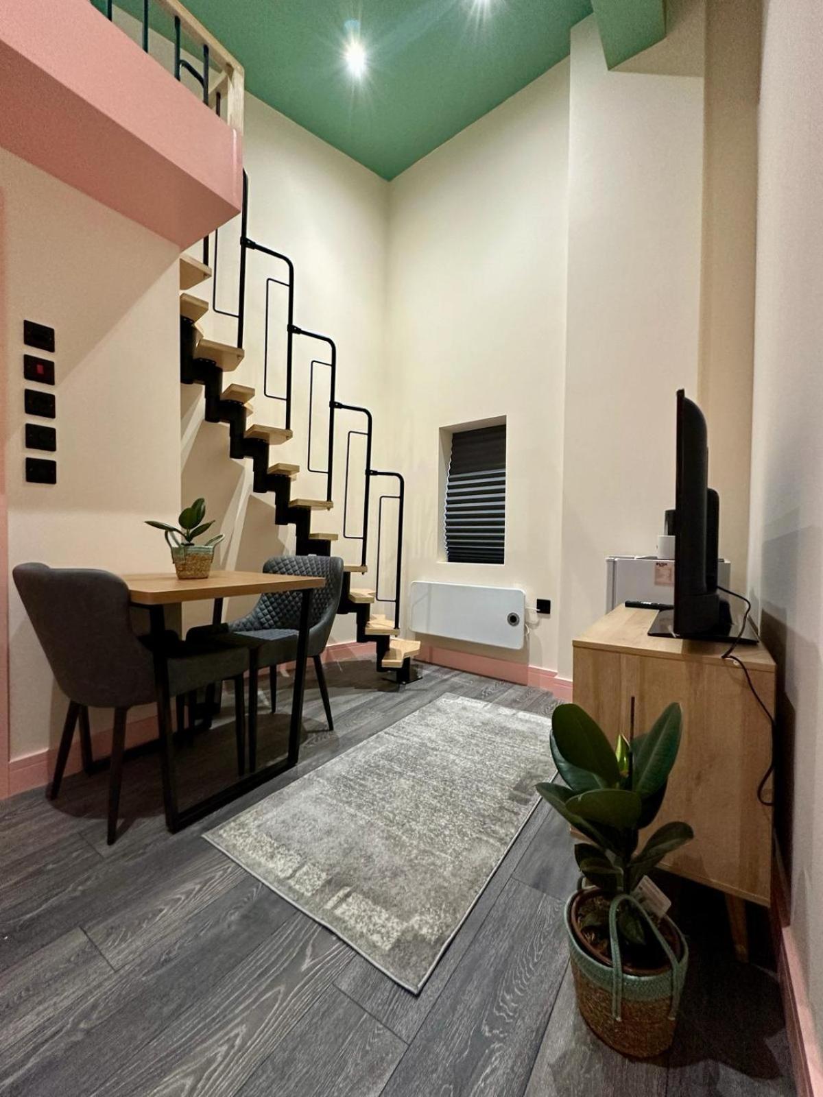 Cozy En-suite Loft In Trendy Local *