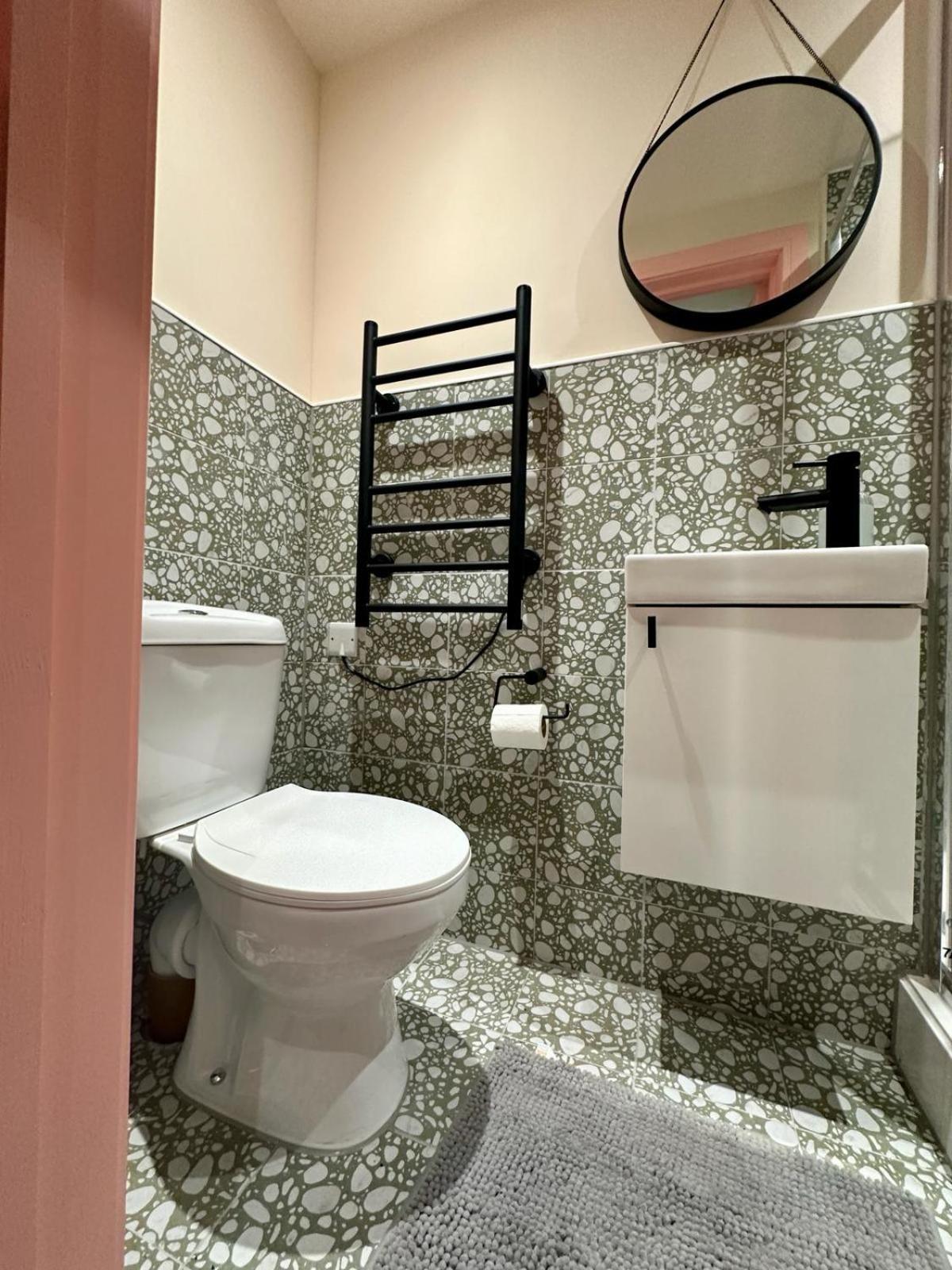 Cozy En-suite Loft In Trendy Local