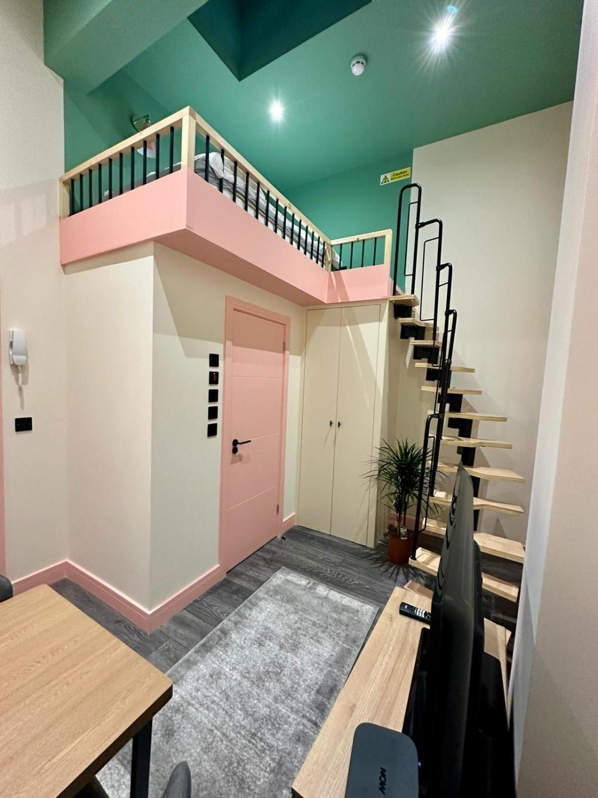 Cozy En-suite Loft In Trendy Local *