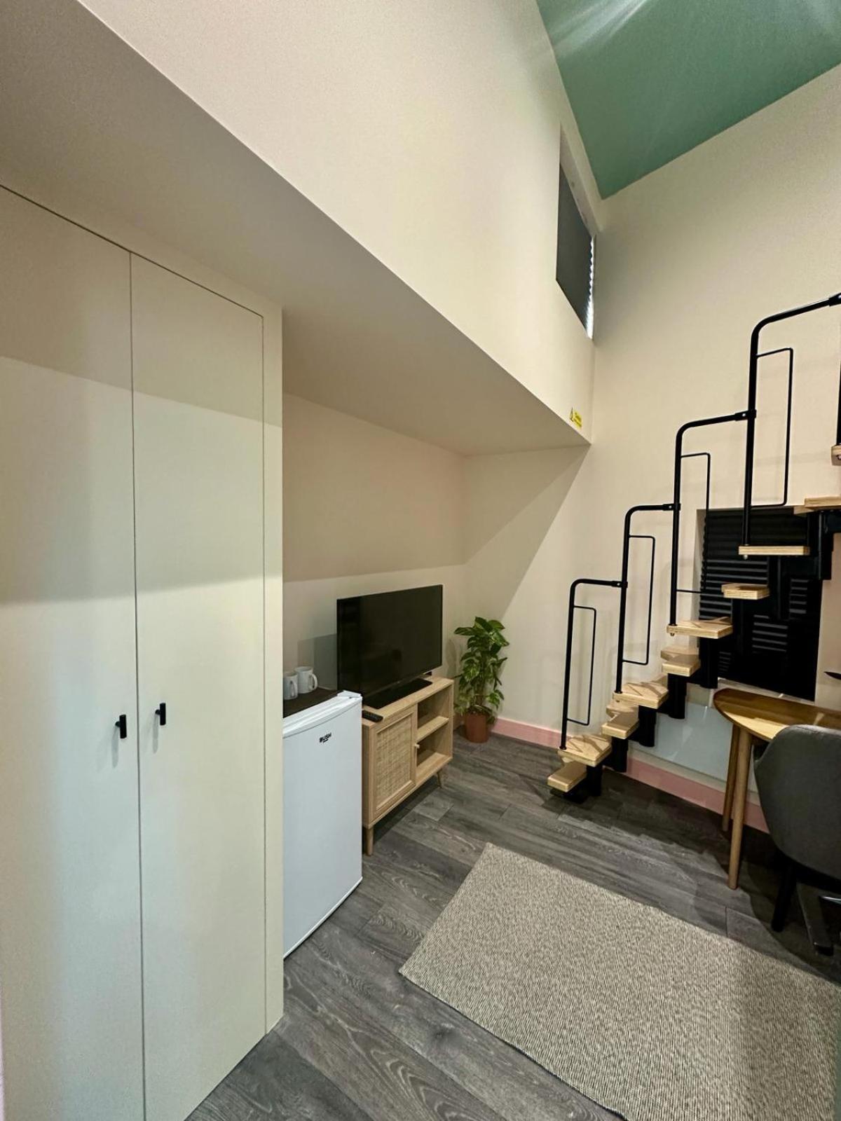 Cozy En-suite Loft In Trendy Local *