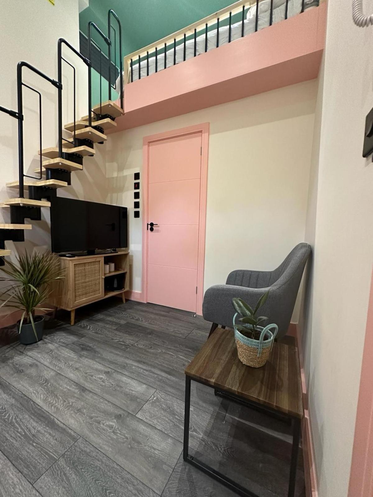 Cozy En-suite Loft In Trendy Local *