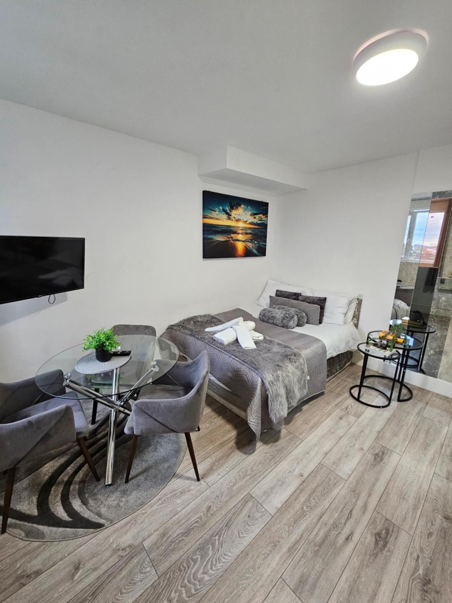 Stylish Near Kensal Londen