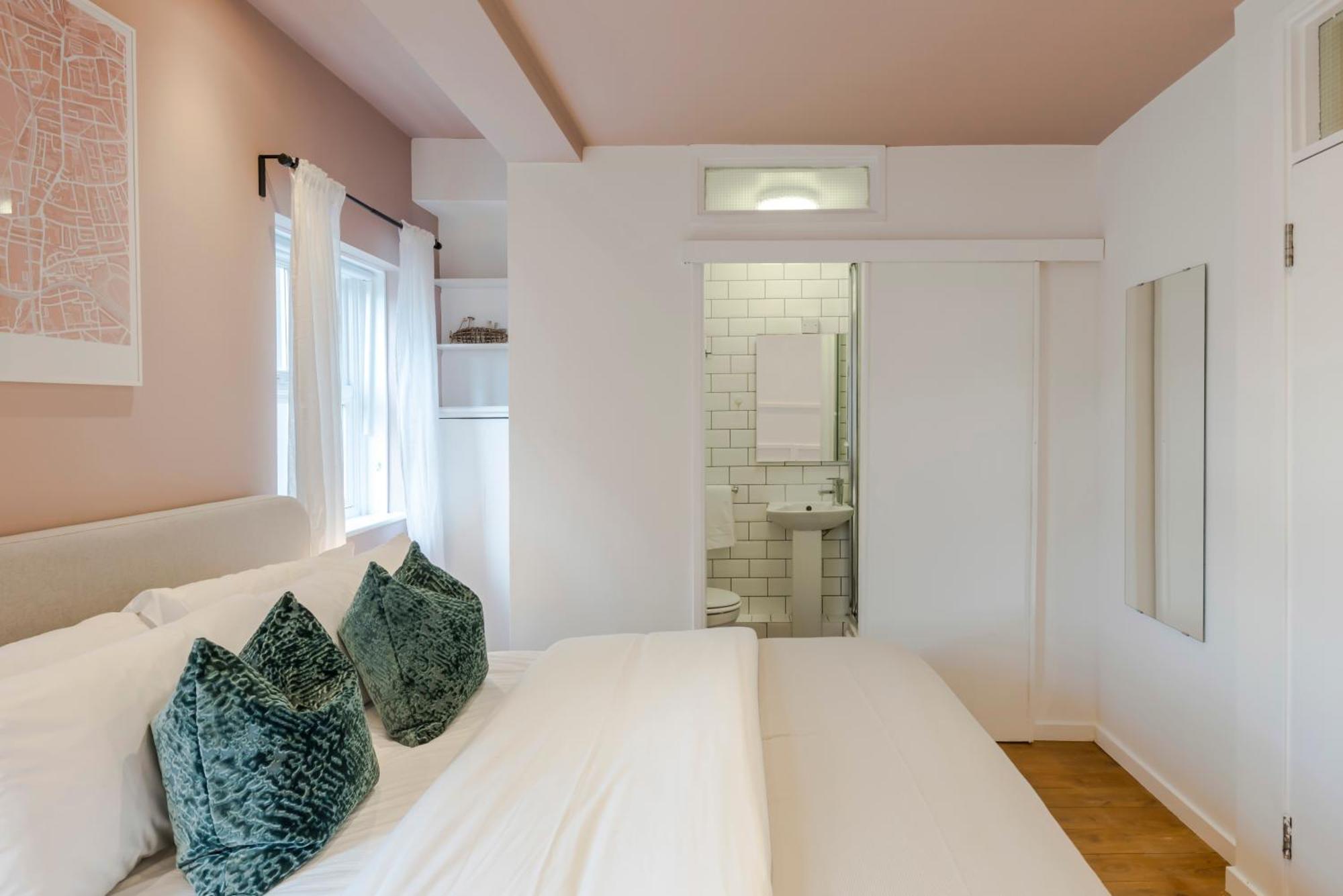 Bijou Flat On Broadway Market * London