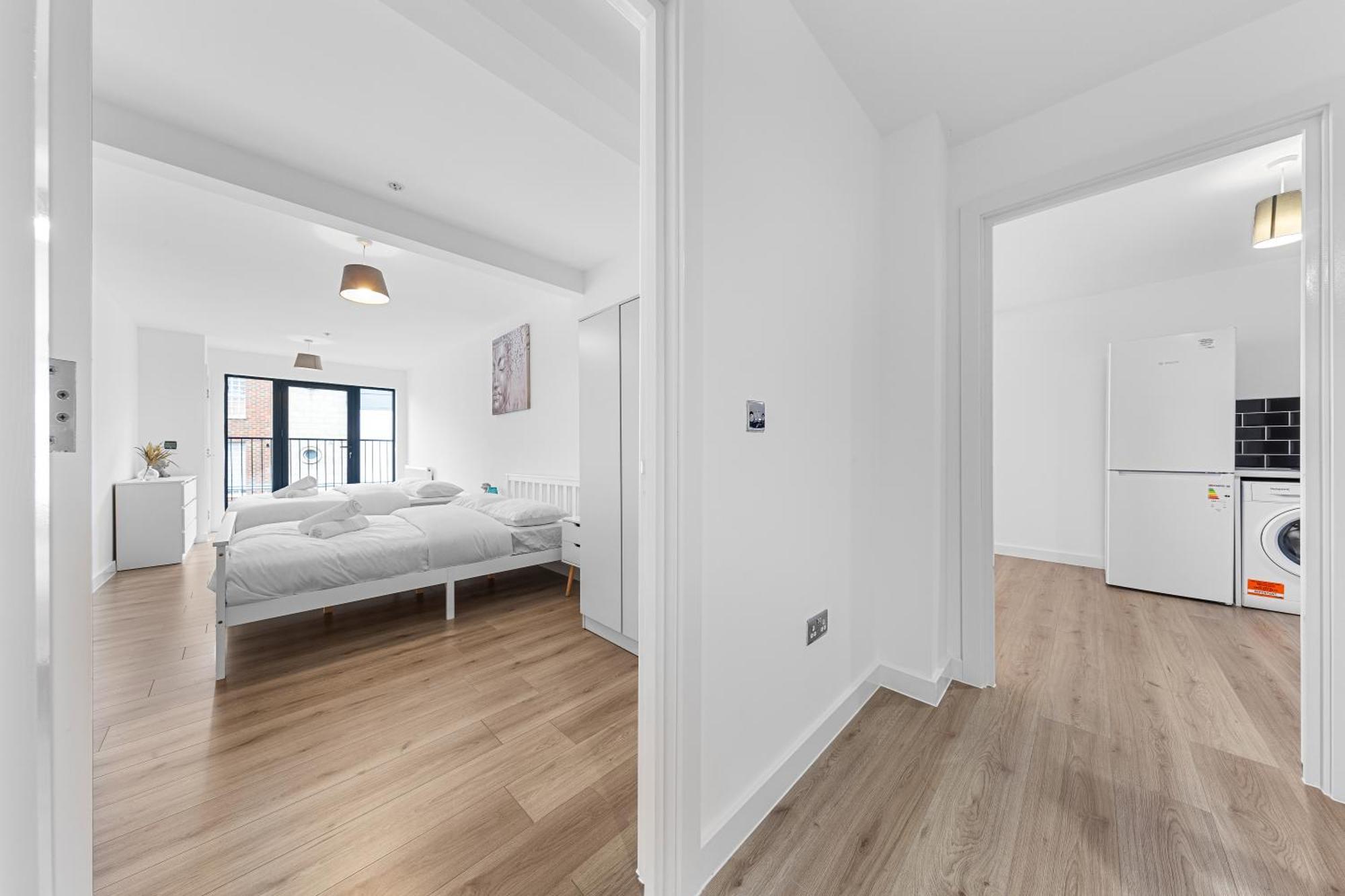 Apartment Three Bedroom In Heart Of Mr4 London