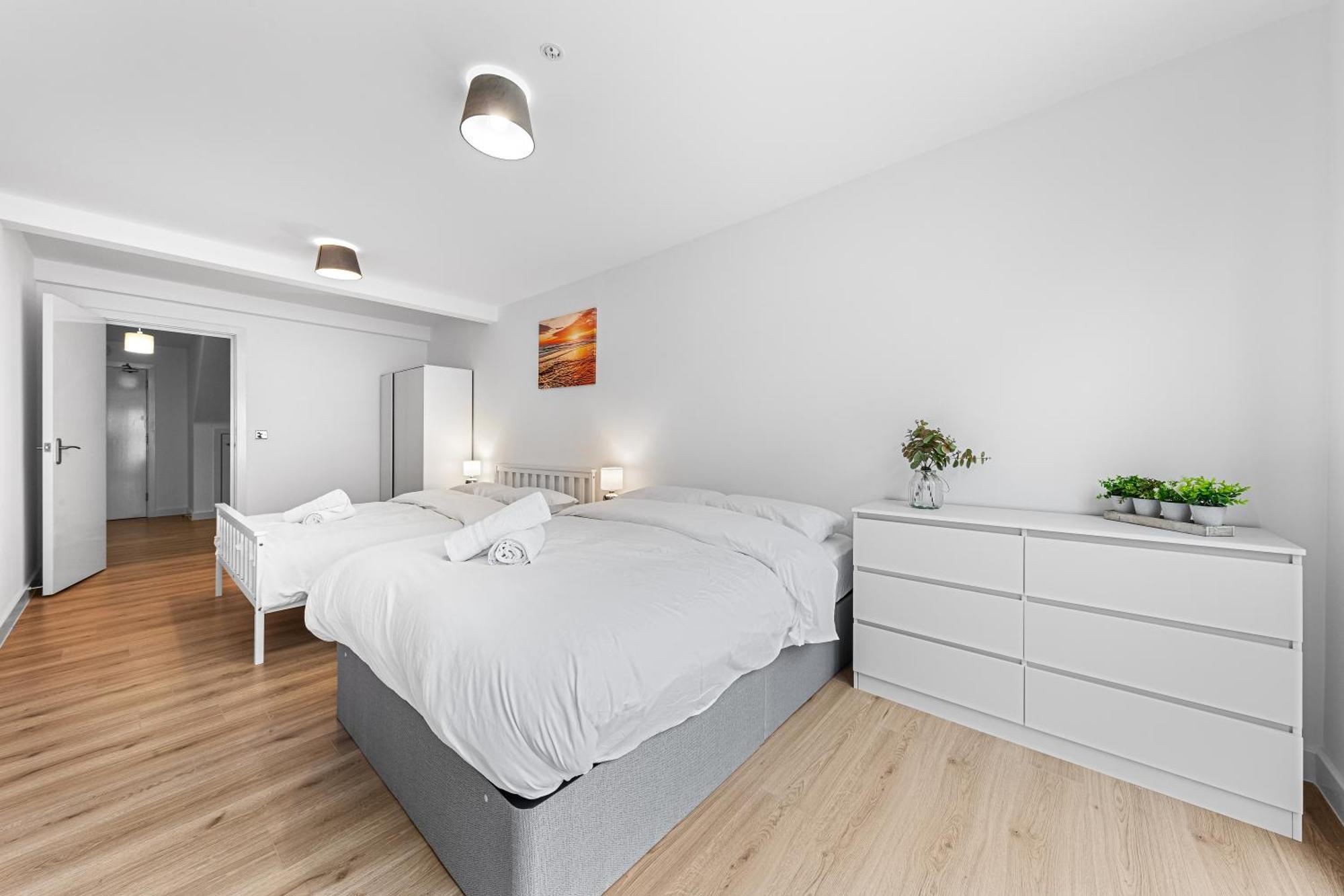 Apartment Three Bedroom In Heart Of Mr4 *