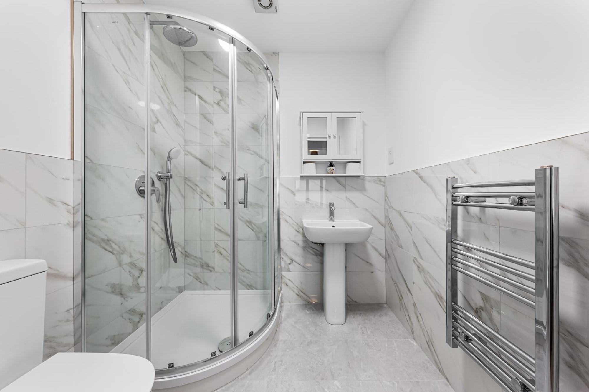 Apartment Three Bedroom In Heart Of Mr4 *