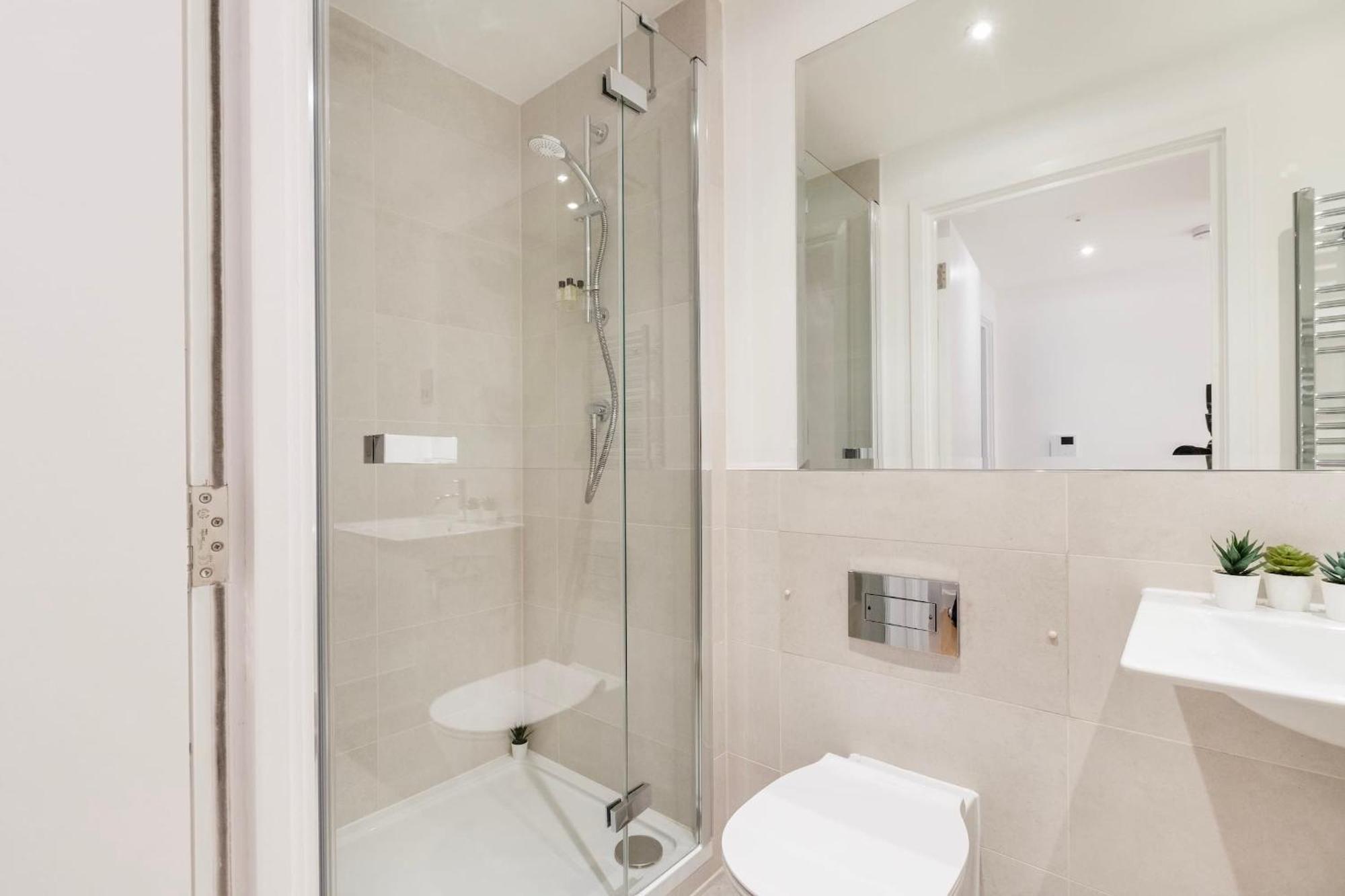 Fitzrovia & Soho - 2br With Balcony - Cityapartmentstay *