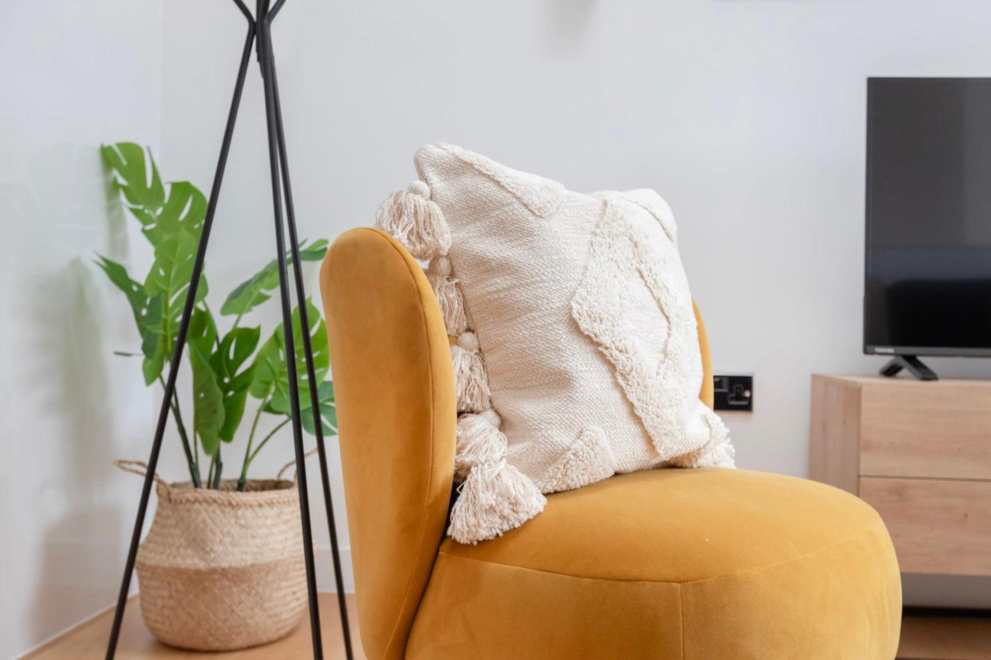 Fitzrovia & Soho - 2br With Balcony - Cityapartmentstay