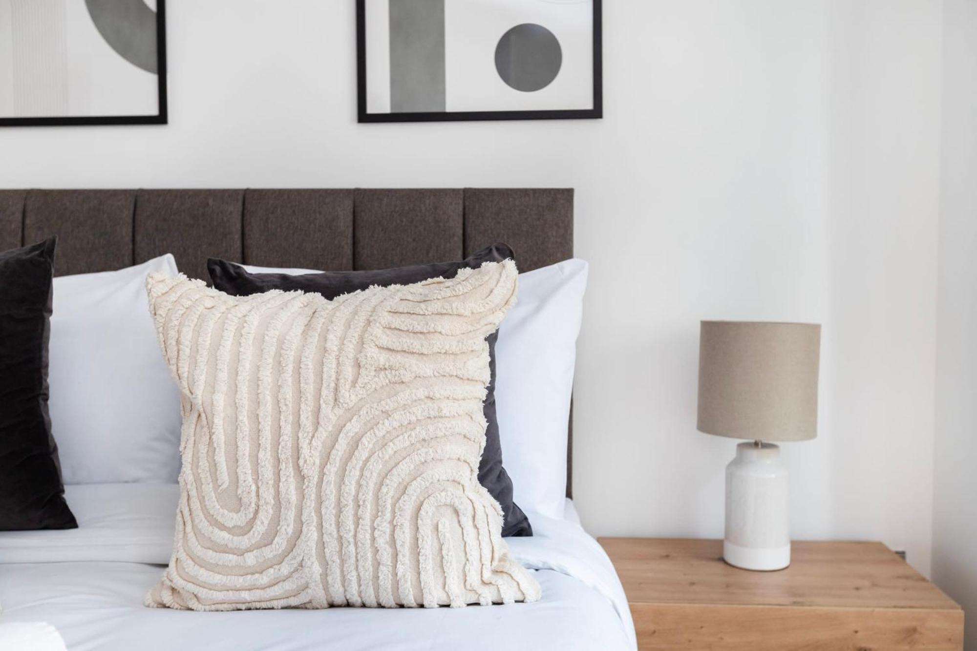 Fitzrovia & Soho - 2br With Balcony - Cityapartmentstay