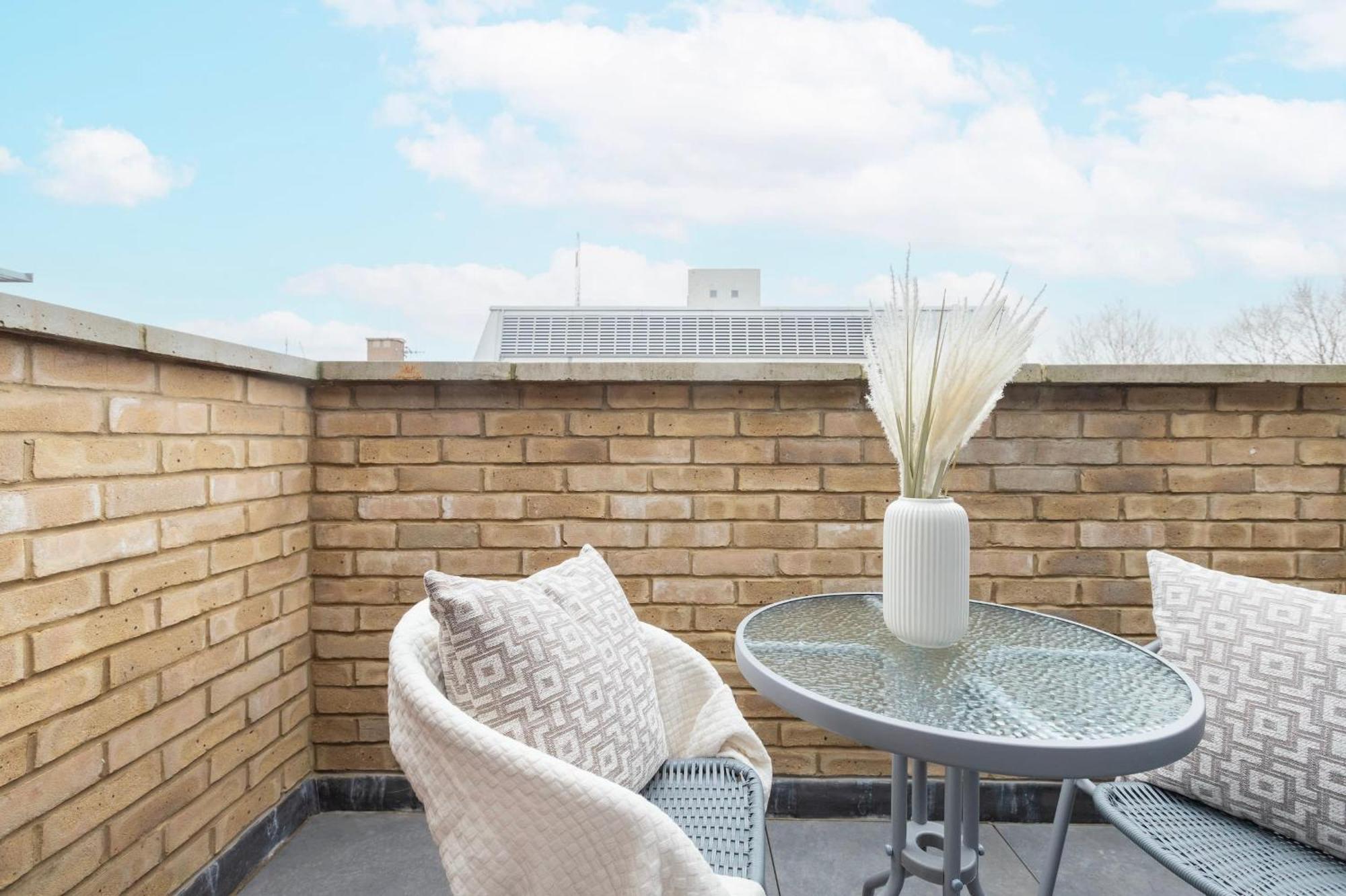 Fitzrovia & Soho - 2br With Balcony - Cityapartmentstay Londres