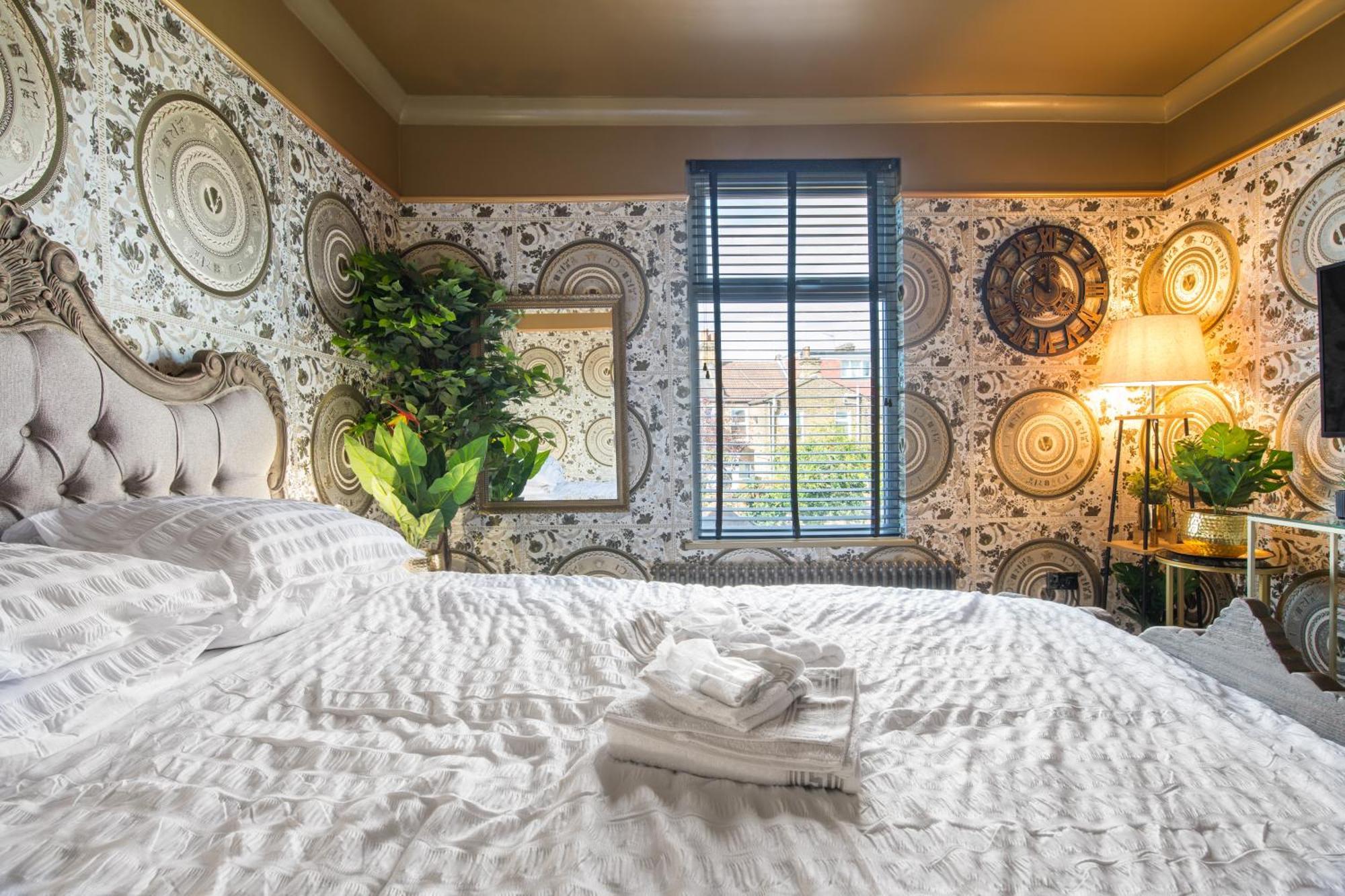 Appartement Luxury Versace 2 Bed Hot Tub Pool Table Sky Tv *