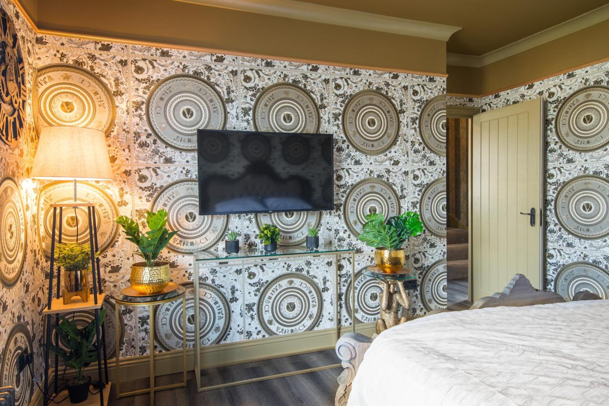 Luxury Versace 2 Bed Hot Tub Pool Table Sky Tv Appartement *