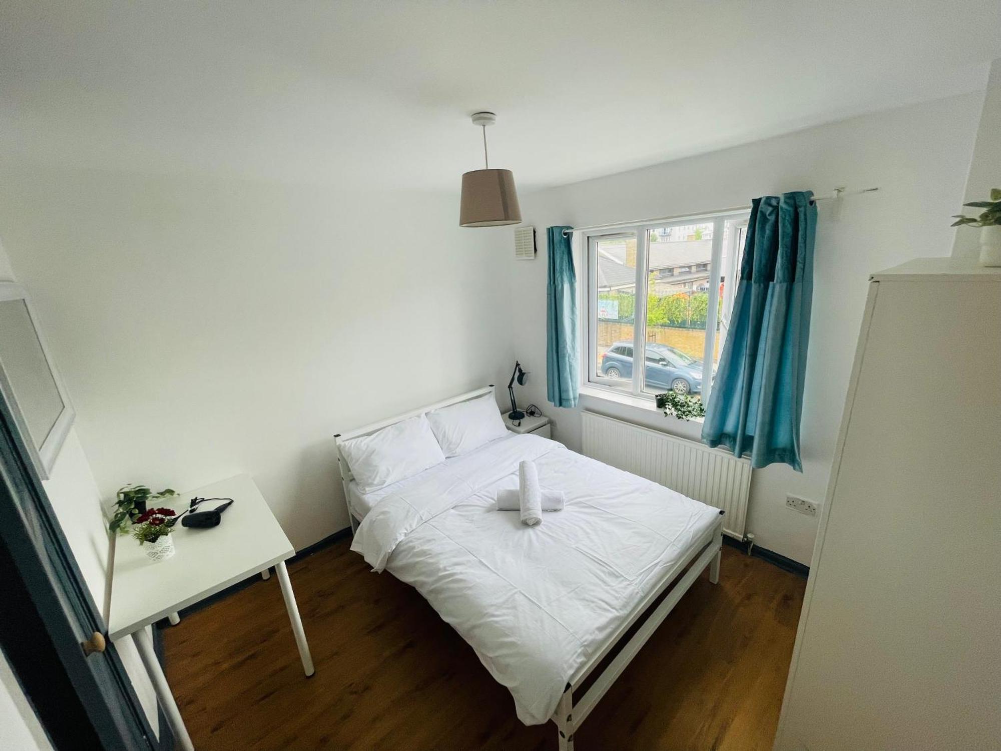 Double Near Canary Wharf 32 * Londres