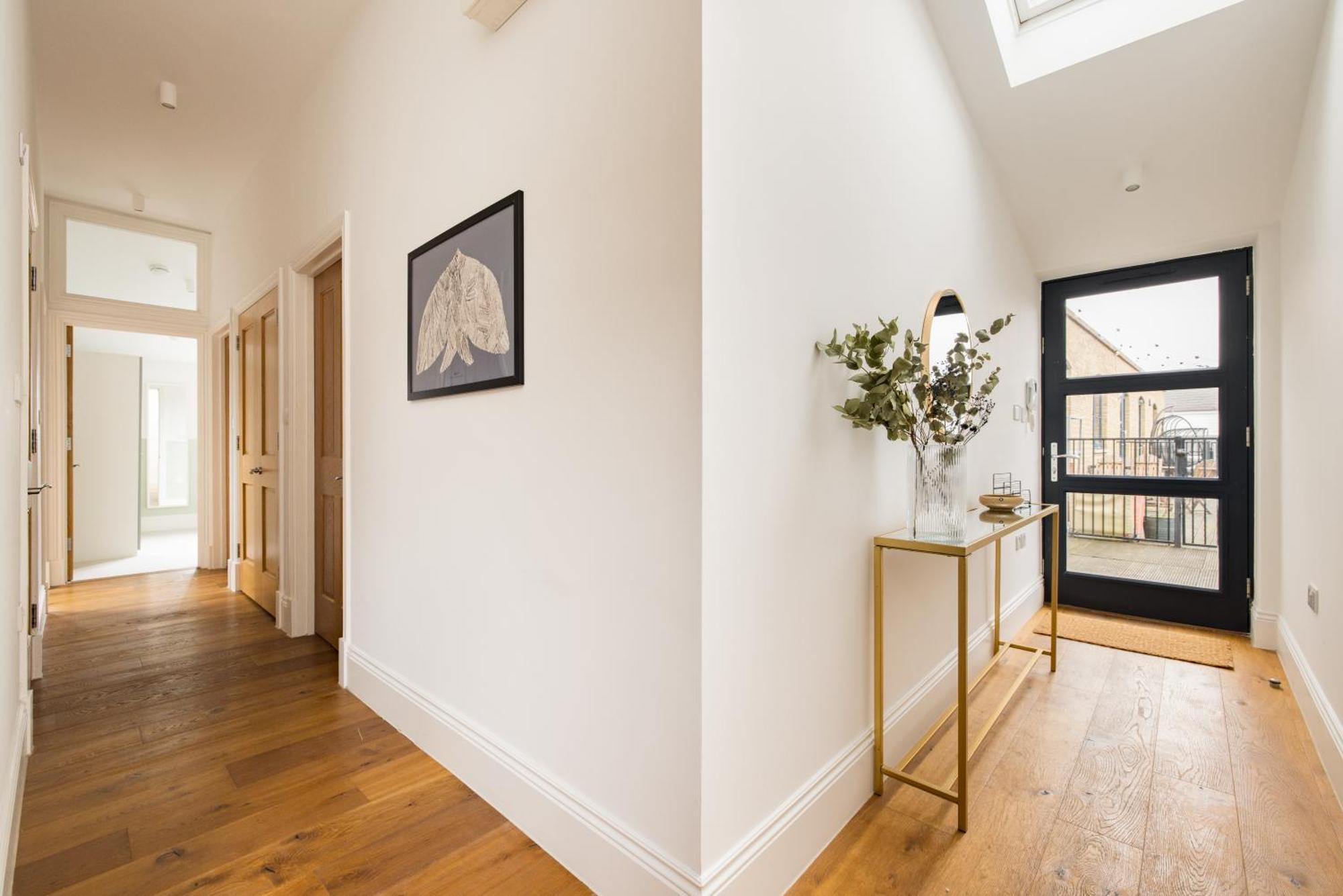 The Tooting Hideout - Dazzling 3bdr Flat With Balcony *