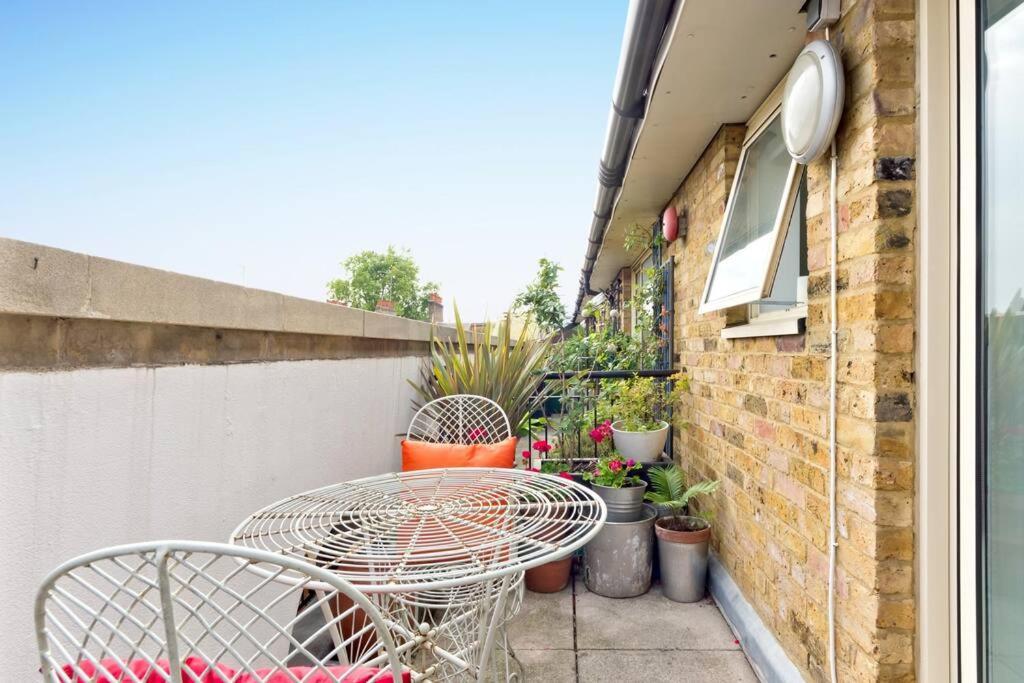 Zone 1! 2 Bed Duplex Apartment! Apartment