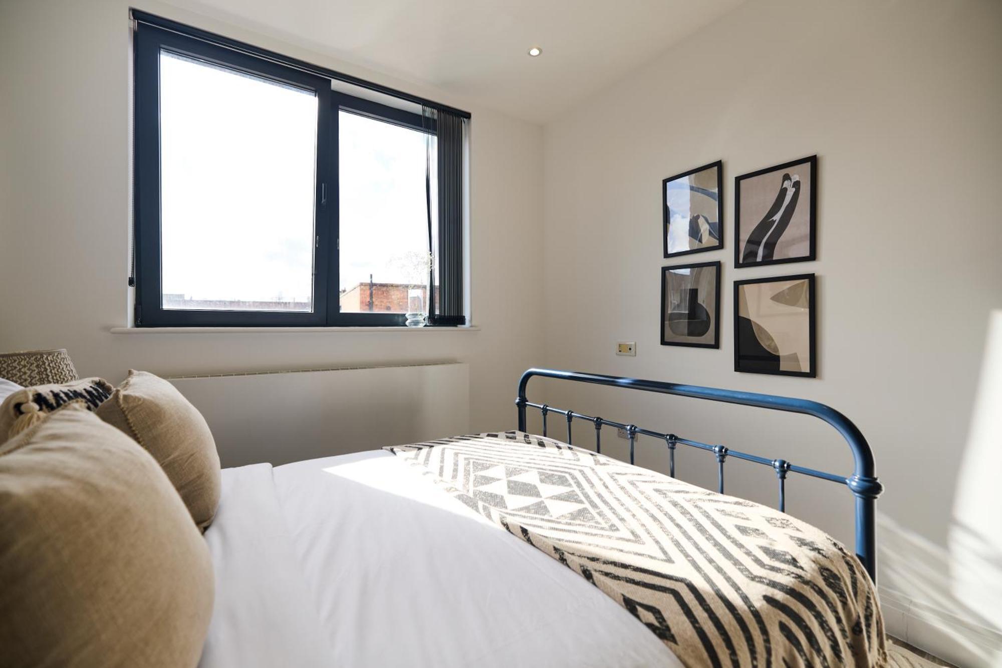 The Harlesden Place - Modern 3bdr Flat With Balcony * London