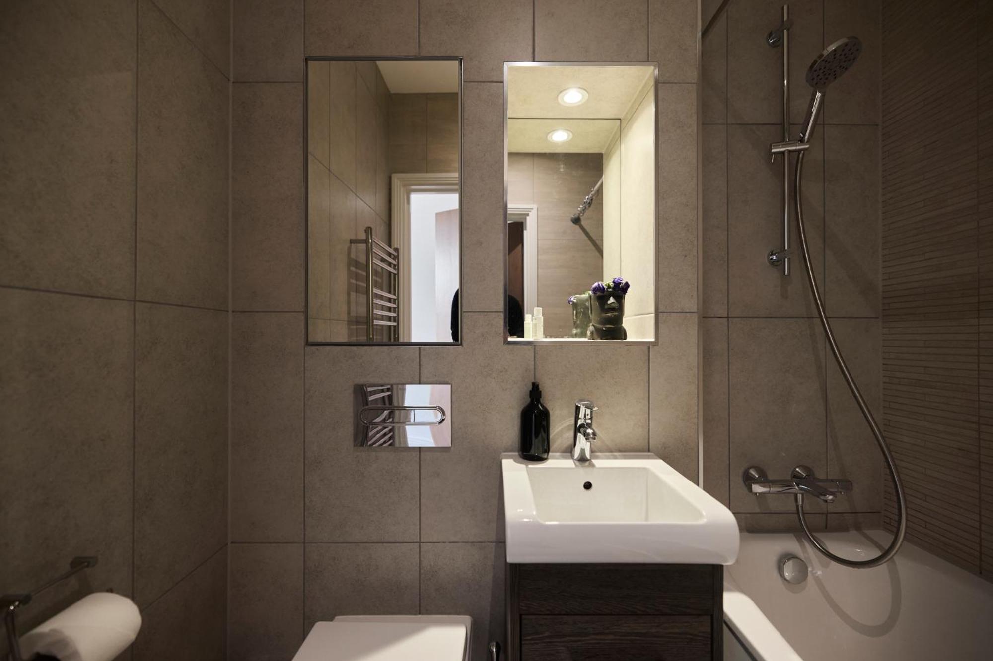 The Harlesden Place - Modern 3bdr Flat With Balcony Apartment *