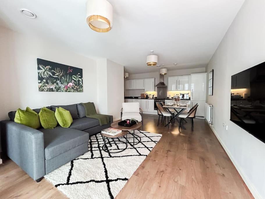 Stylish Urban Sanctuary With Parking Apartamento Londres