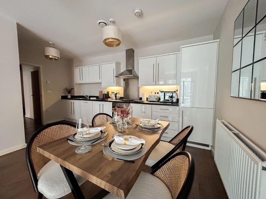 Stylish Urban Sanctuary With Parking Londres