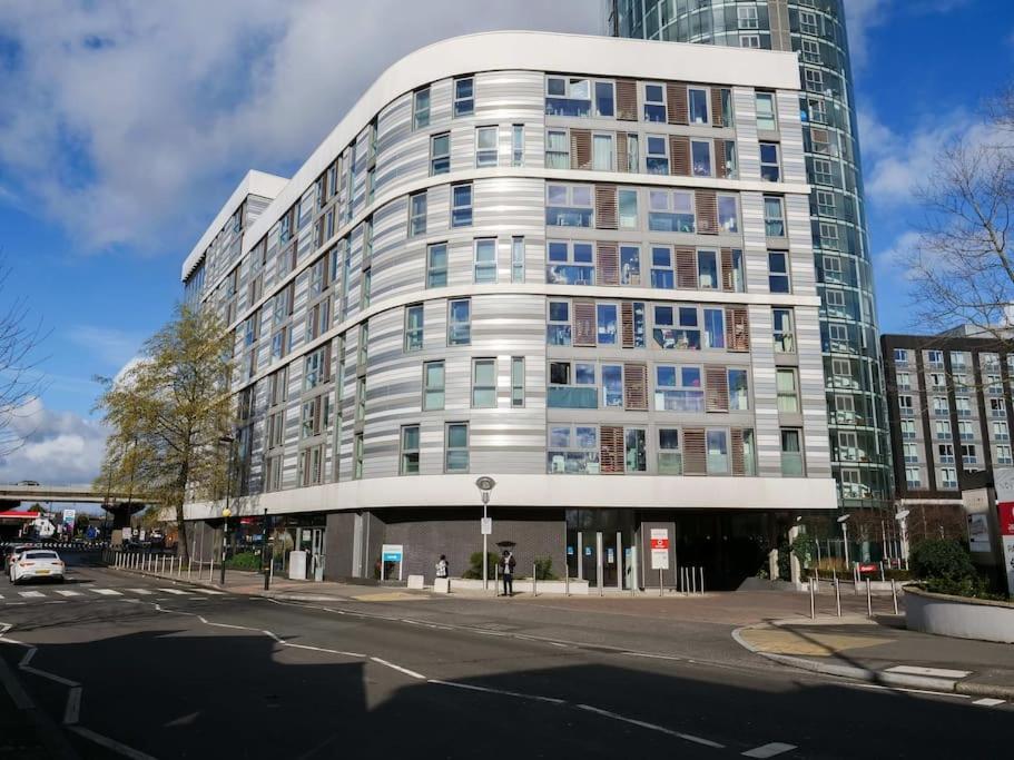 Stylish Urban Sanctuary With Parking Apartamento Londres