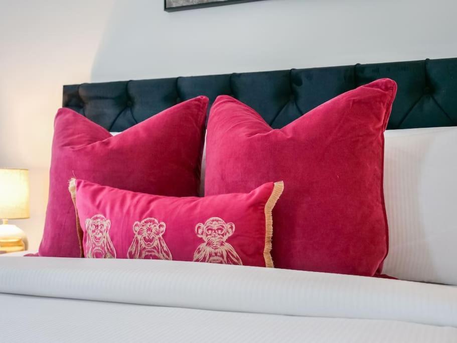 Stylish Urban Sanctuary With Parking Apartamento