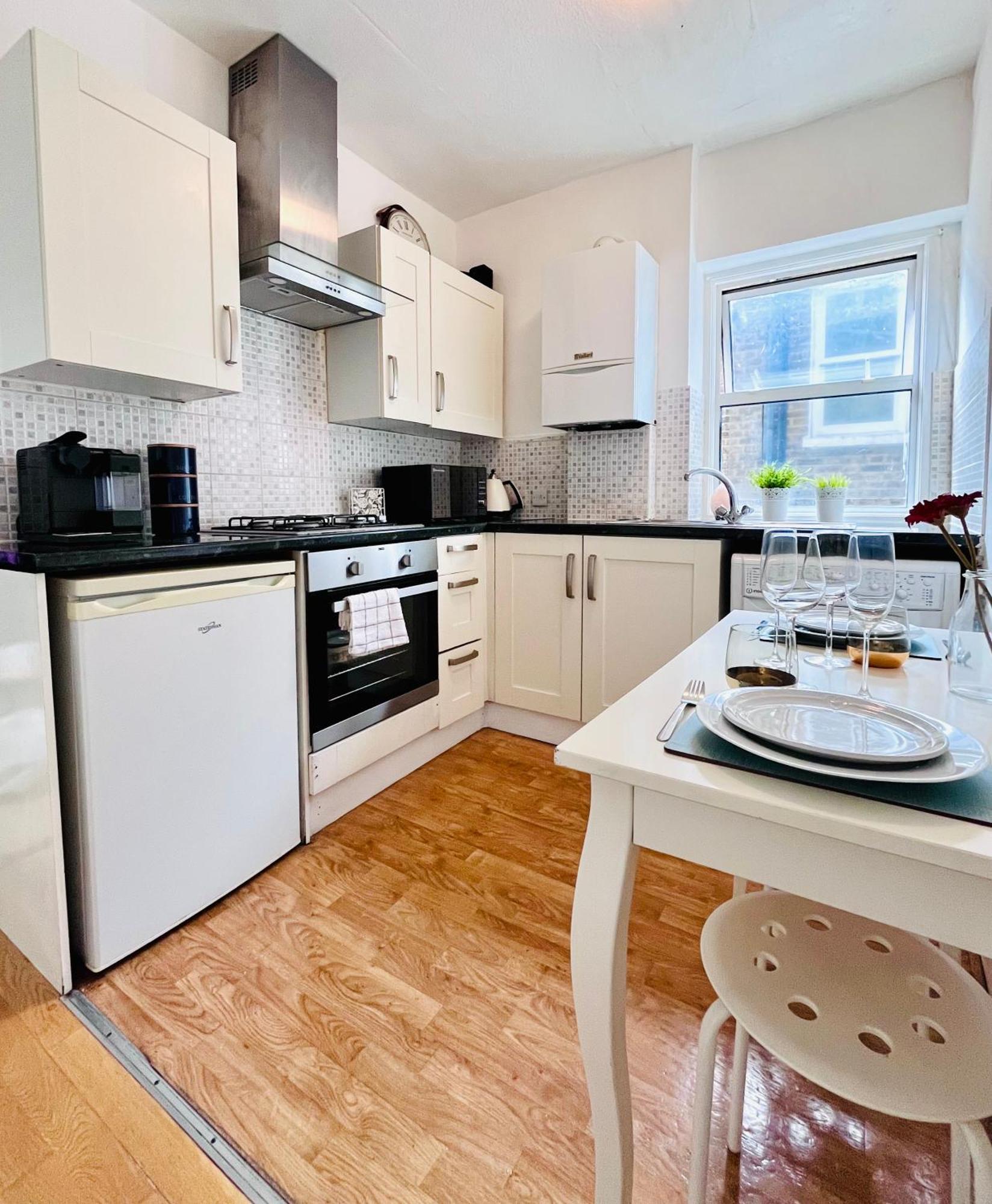 Gorgeous Studio 15 Minutes From Central Appartement Londen