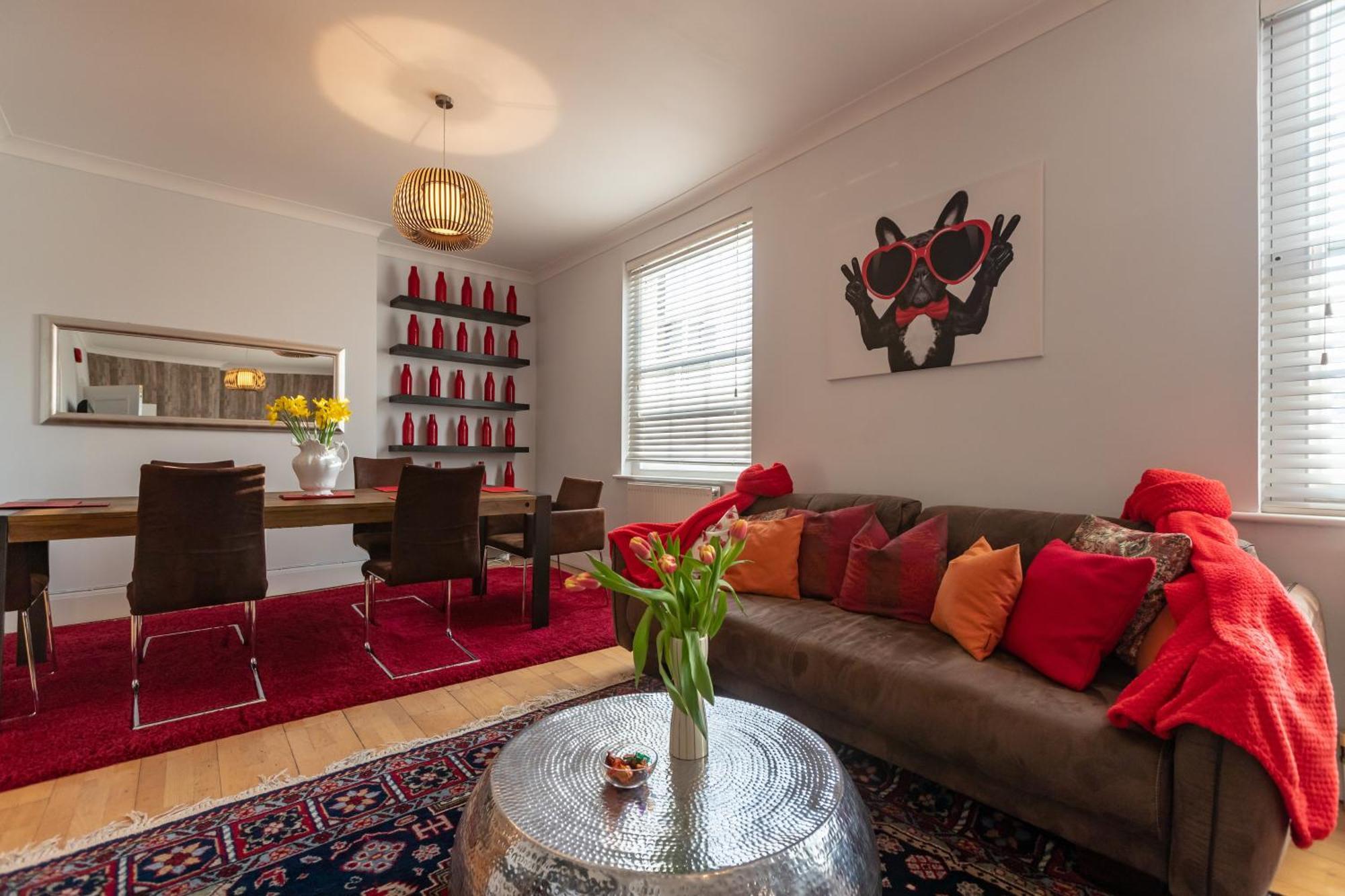 The Zenscape - Chic 2 Bedroom In Covent Garden L Sleeps 6 With Sofa Bed L Prime Location Free Wifi L Perfect For Business & Leisure Travelers L 15percent Off Weekly & 20percent Off Monthly Stays! *