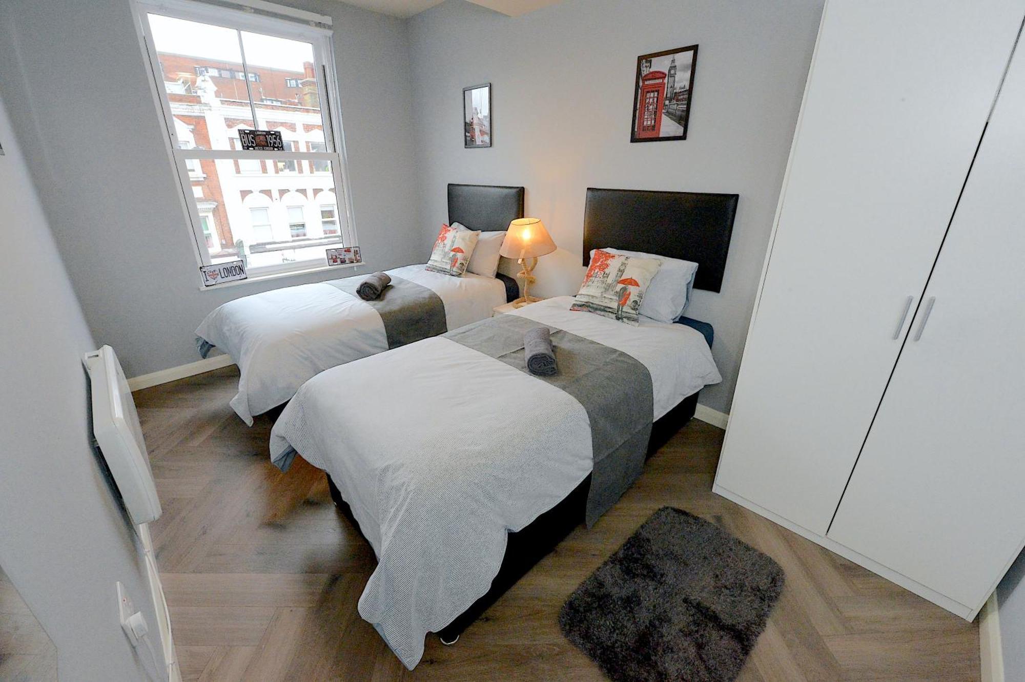 2 Bed Terraced Flat Piccadilly Line Apartamento