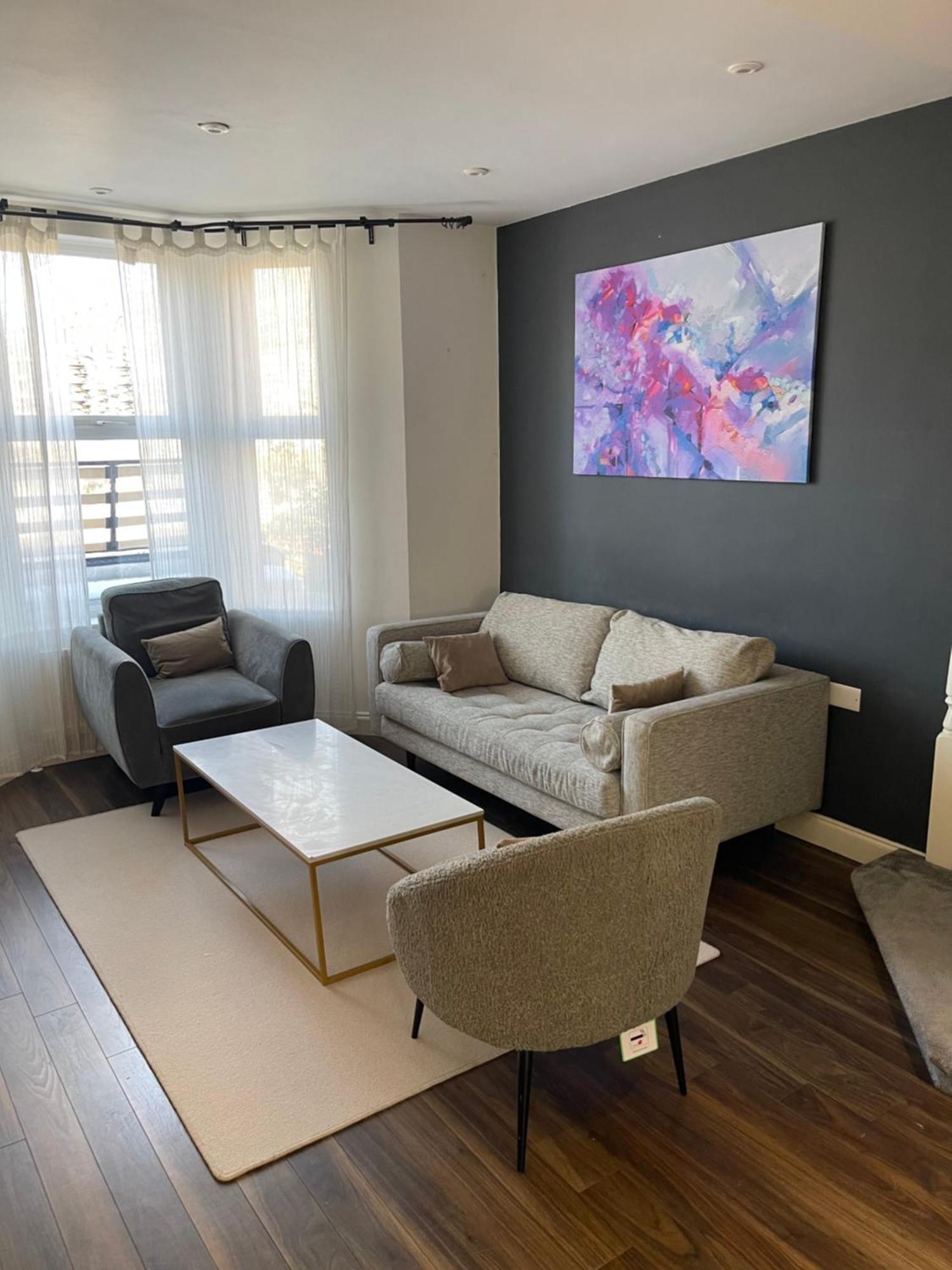 Spacious 2 Bedroom With Garden And Driveway Near Wimbledon *