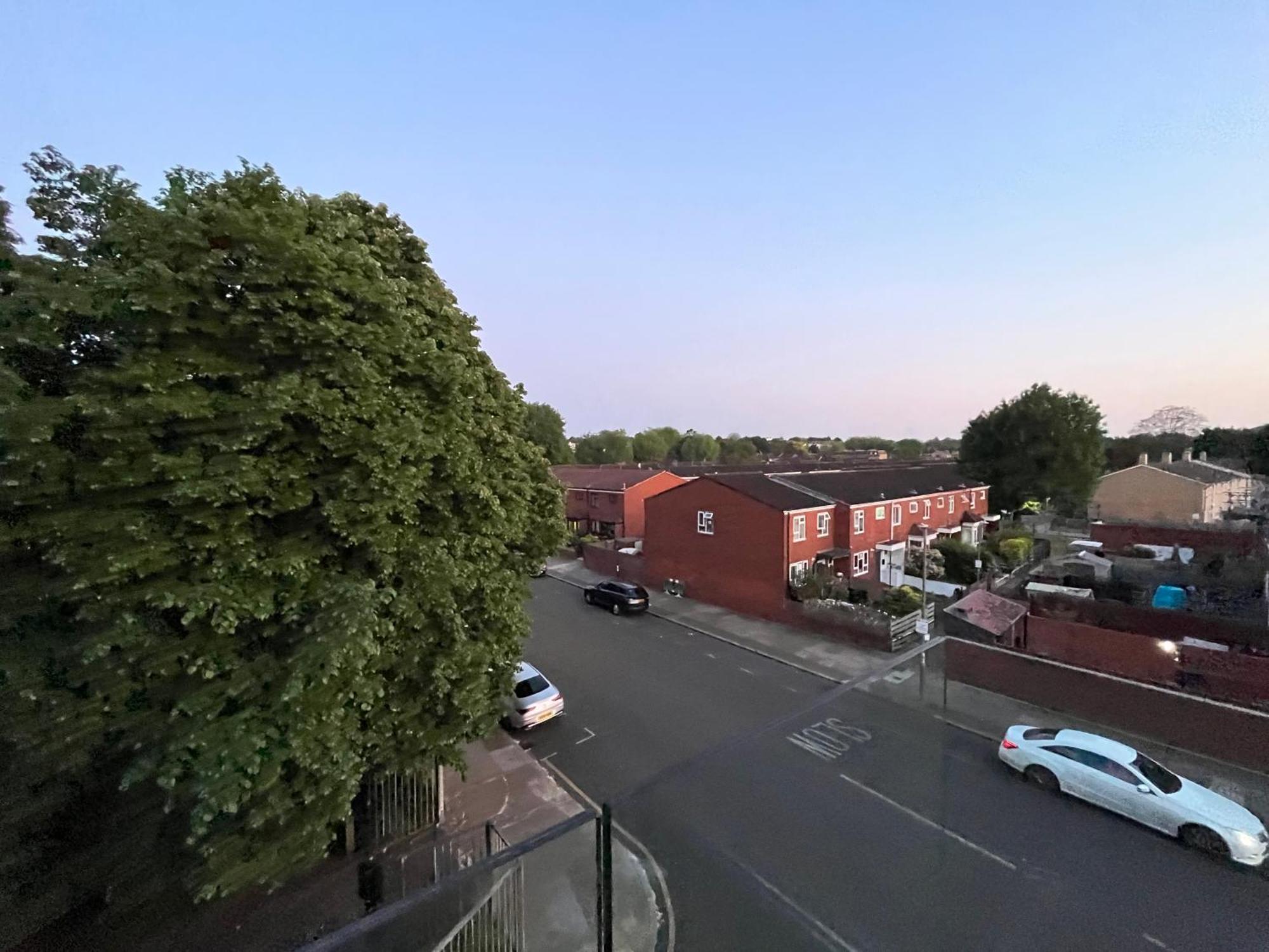 Two Bed In Battersea 2 *