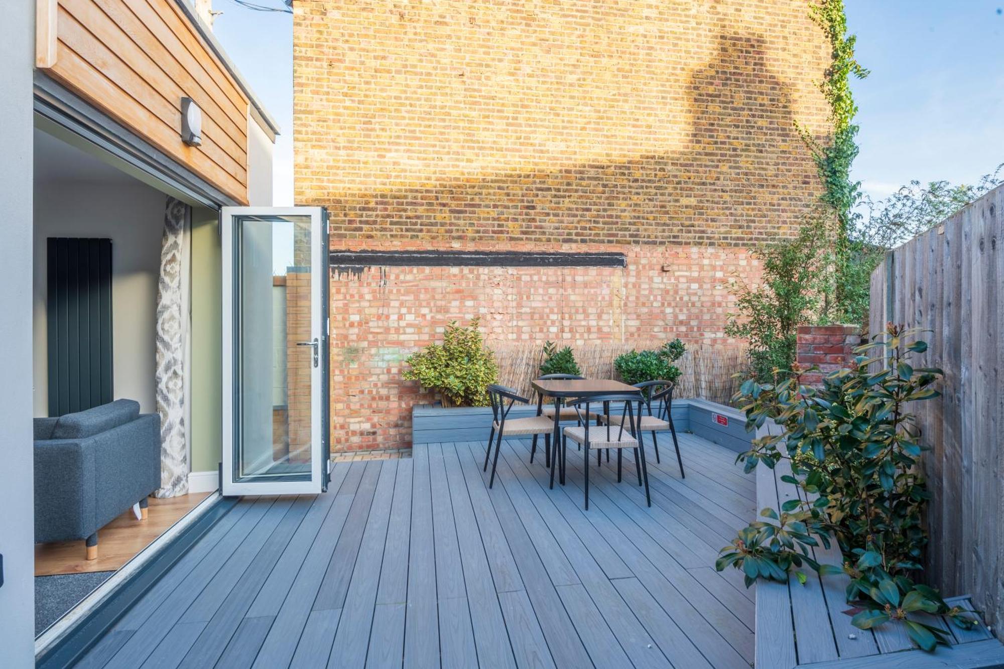 Stylish 2 Bed In East Ham, Close To Excel * Londres