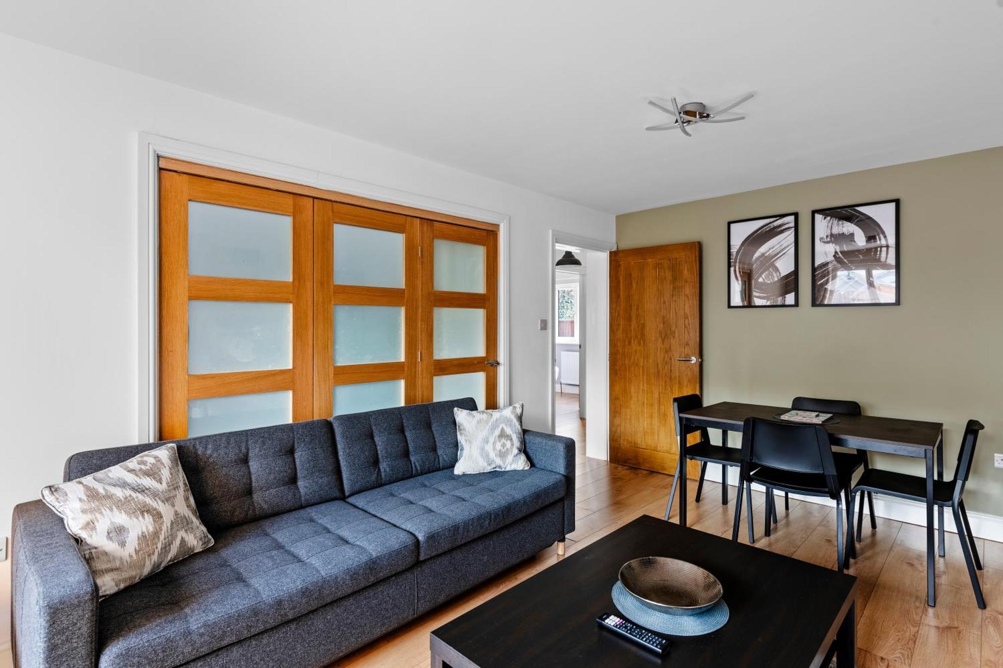 Stylish 2 Bed In East Ham, Close To Excel *