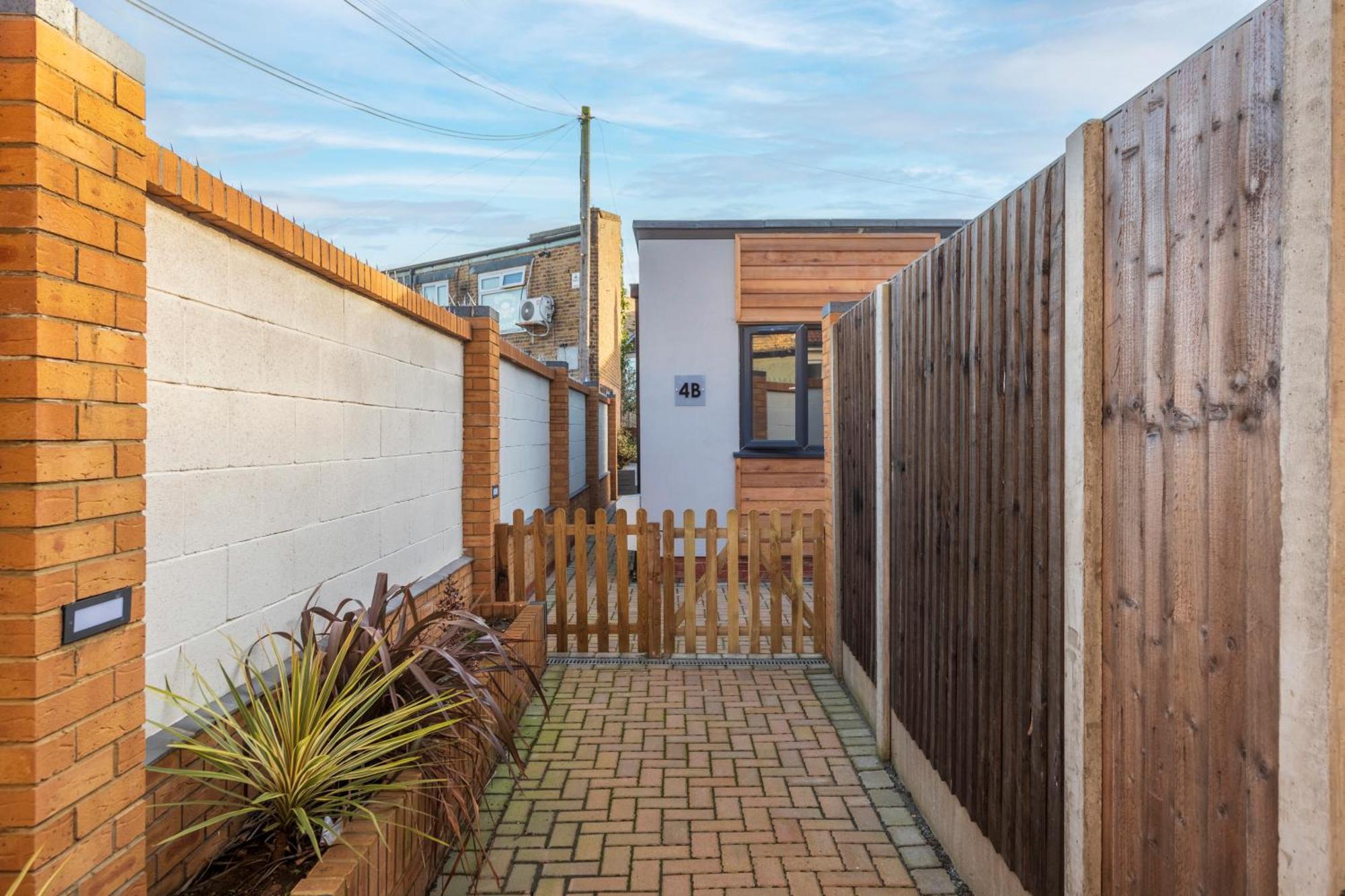 Stylish 2 Bed In East Ham, Close To Excel * Londres