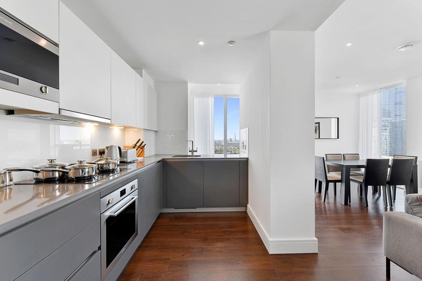 Large 2 Bed With High Rise View Canary Wharf * Londres