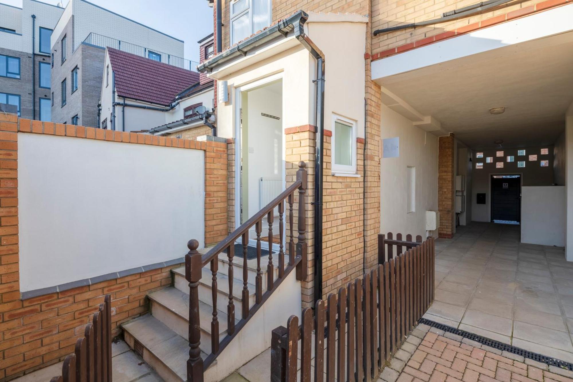 Cosy 2 Bedroom Flat In East Ham, Close To Excel * Londres