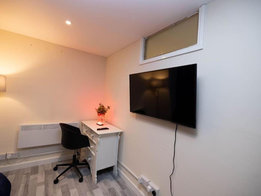 Apartamento 1 Bedroom-sofabed-worktable-4-wifi-parking *