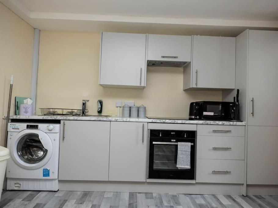 1 Bedroom-sofabed-worktable-4-wifi-parking * Londres