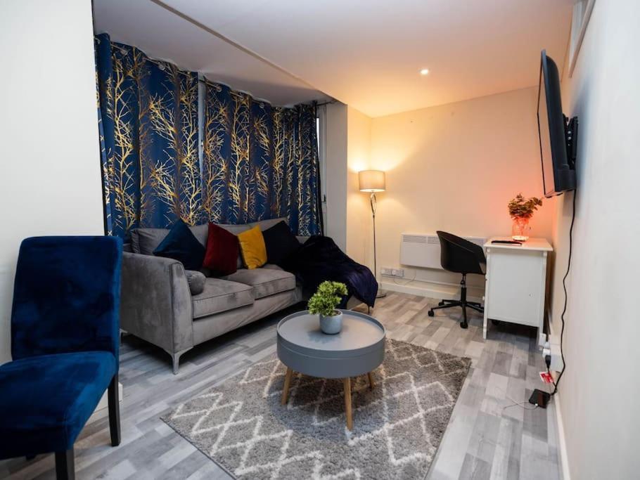 1 Bedroom-sofabed-worktable-4-wifi-parking Londres