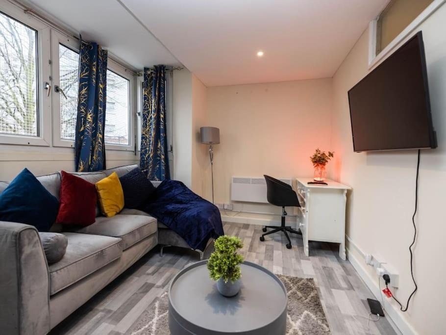 1 Bedroom-sofabed-worktable-4-wifi-parking Apartamento *
