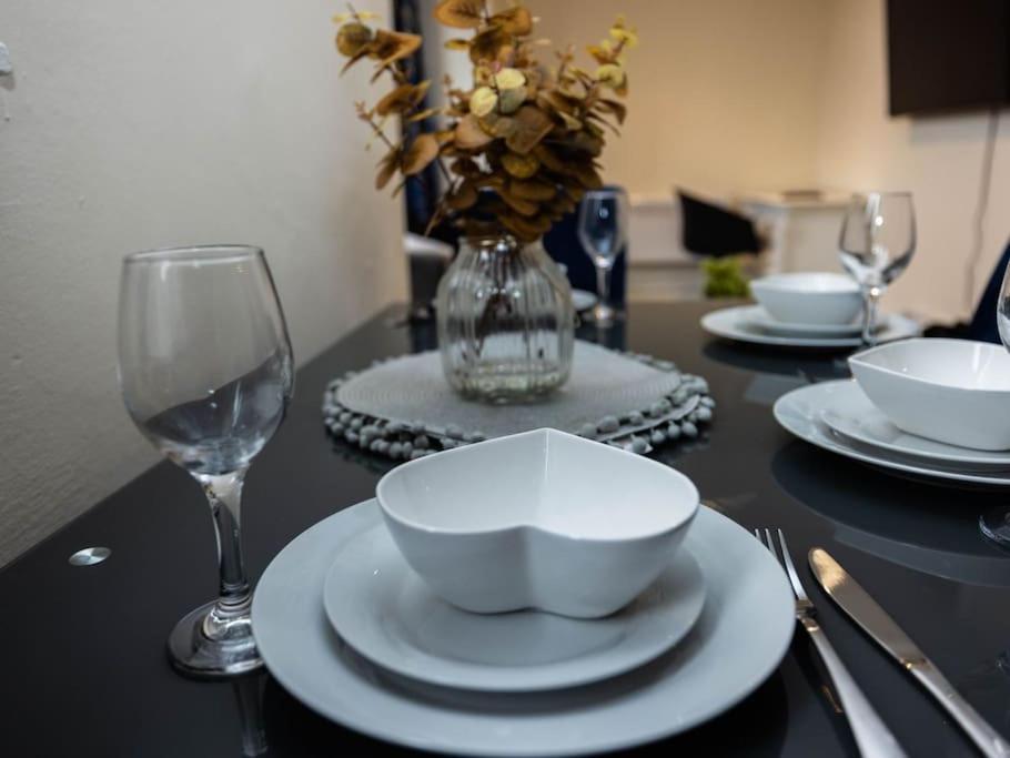 Apartamento 1 Bedroom-sofabed-worktable-4-wifi-parking *