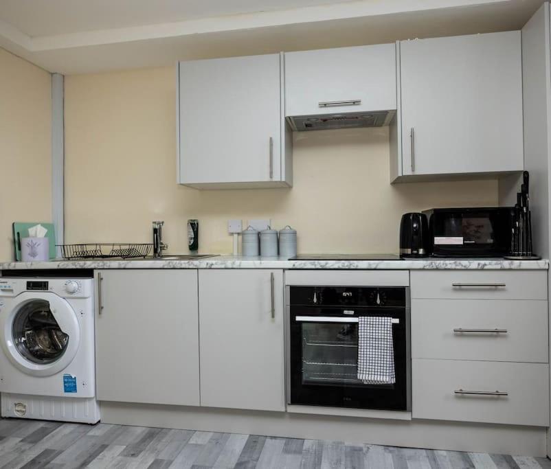 1 Bedroom-sofabed-worktable-4-wifi-parking Apartamento *