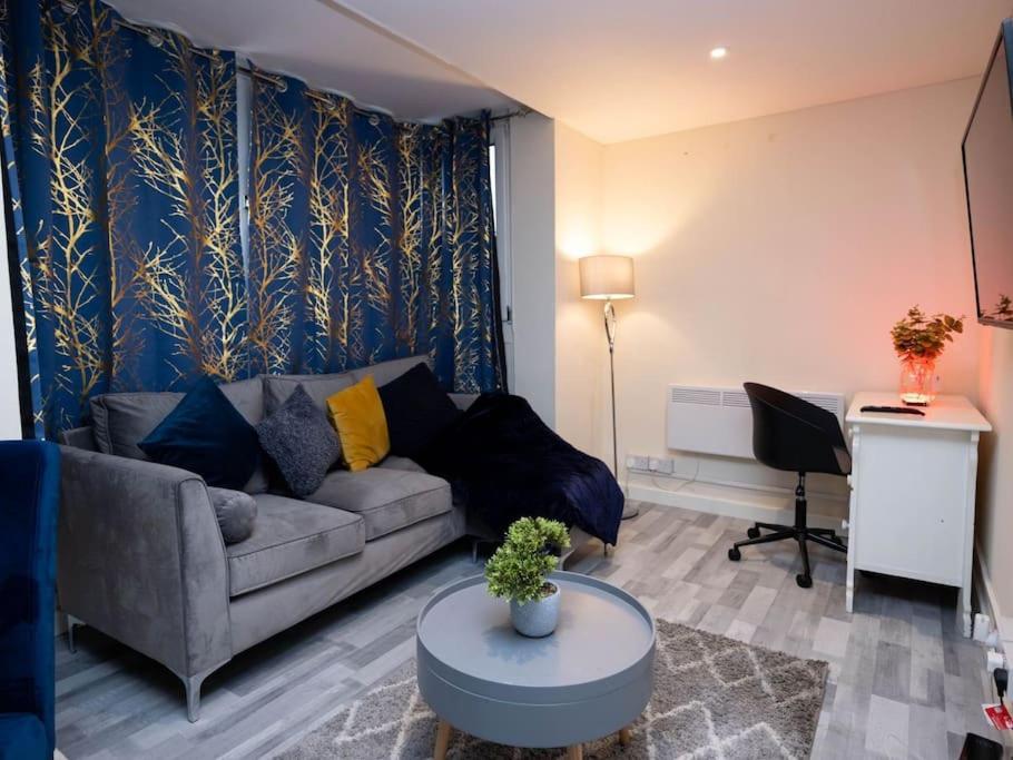 Apartamento 1 Bedroom-sofabed-worktable-4-wifi-parking