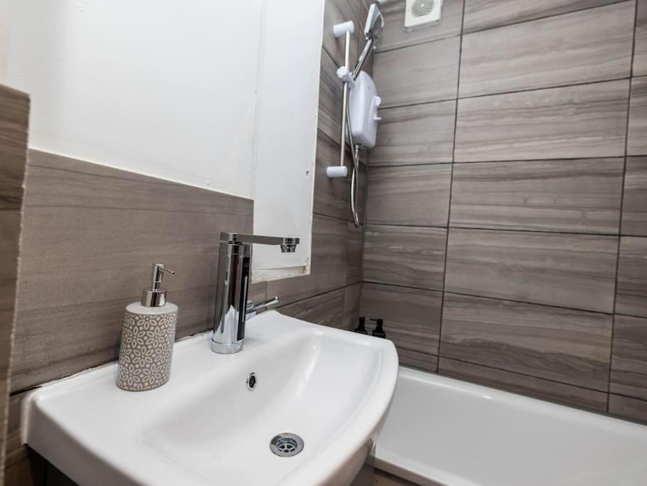 Apartamento 1 Bedroom-sofabed-worktable-4-wifi-parking Londres