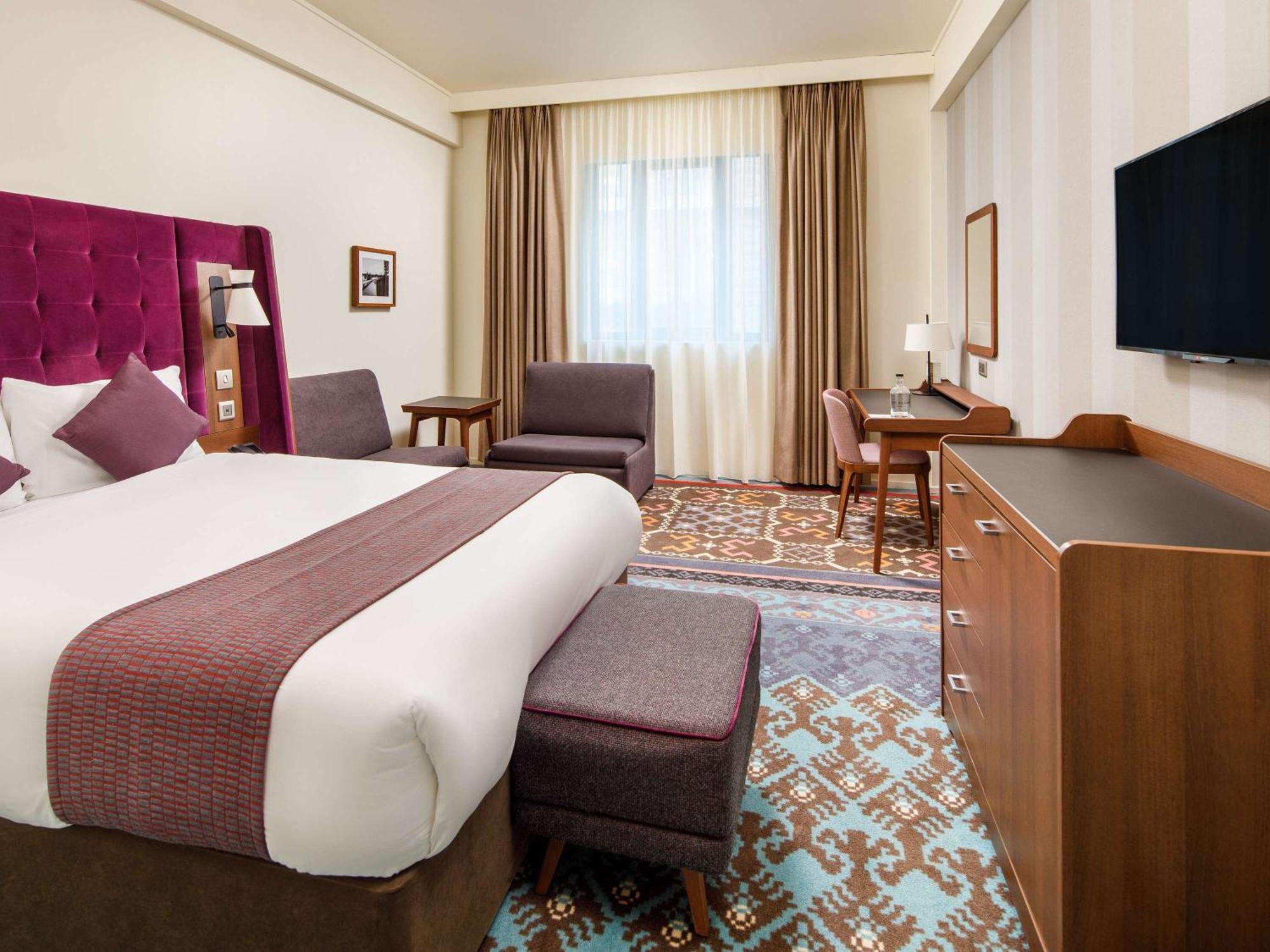 Mercure Bridge 4*