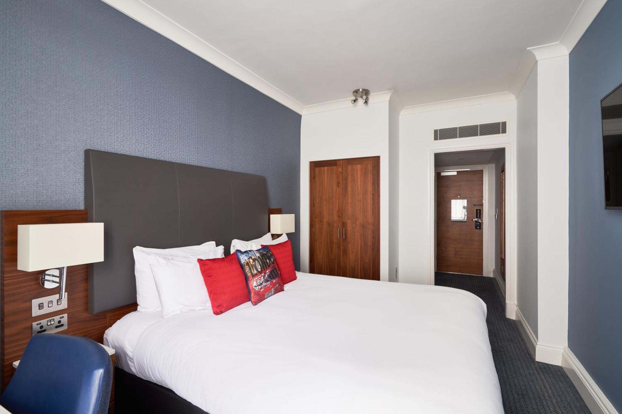 The Cumberland, Hotel
