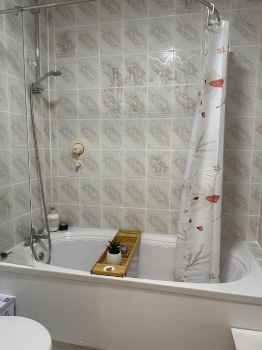 2 Bed Chic Vintage Flat At Bayswater Apartamento