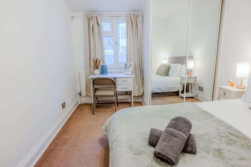 2 Bed Chic Vintage Flat At Bayswater Apartamento