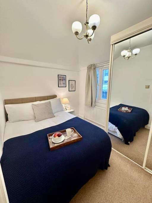2 Bed Chic Vintage Flat At Bayswater Londres